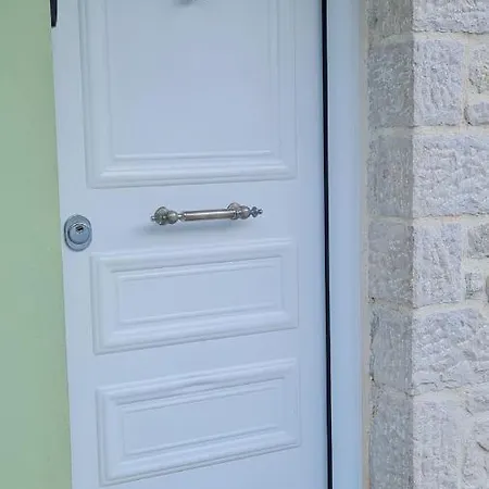 πέτρα, ελιά και λεβάντα