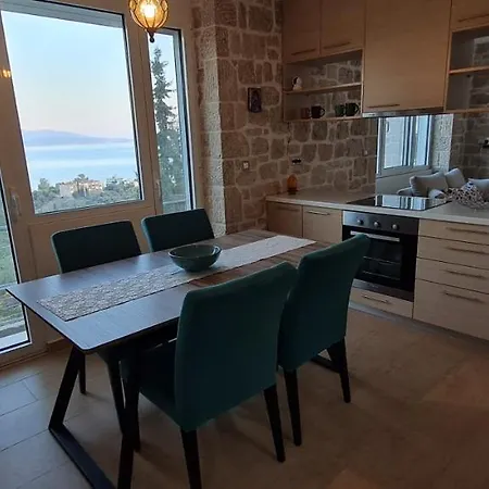 πέτρα, ελιά και λεβάντα