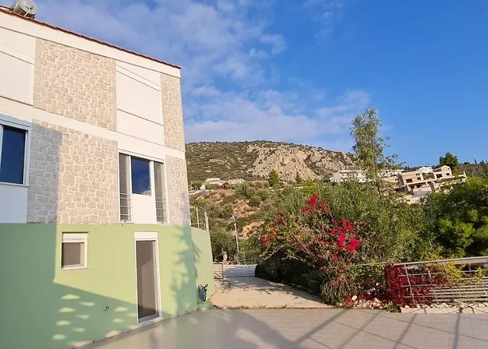 Hébergement de vacances πέτρα, ελιά και λεβάντα *