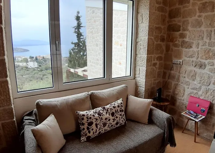 Hébergement de vacances πέτρα, ελιά και λεβάντα *