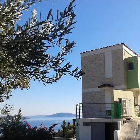 πέτρα, ελιά και λεβάντα Τολό