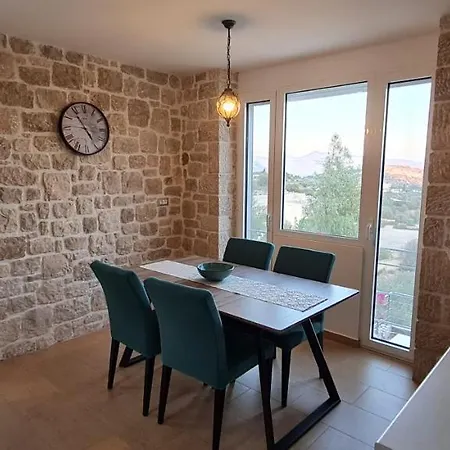 πέτρα, ελιά και λεβάντα *