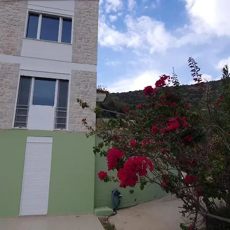 πέτρα, ελιά και λεβάντα Holiday home