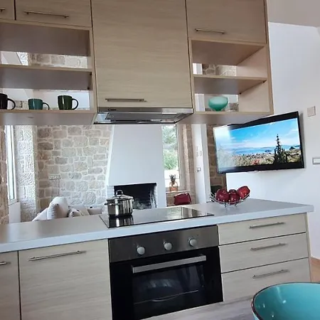 πέτρα, ελιά και λεβάντα Τολό