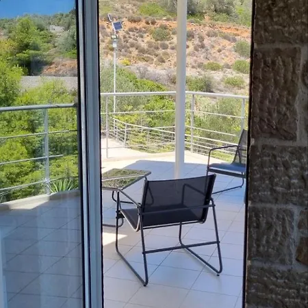 πέτρα, ελιά και λεβάντα Τολό