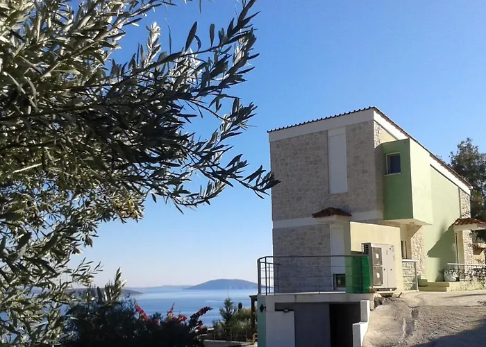 πέτρα, ελιά και λεβάντα Tolón