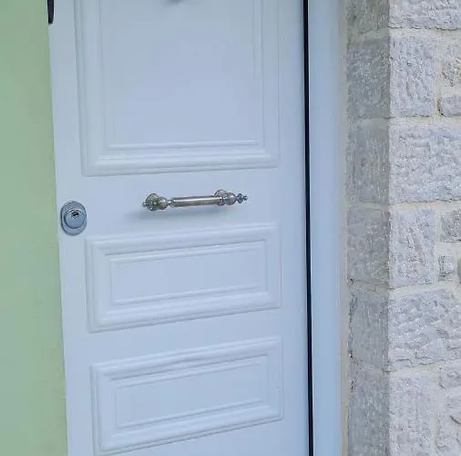 πέτρα, ελιά και λεβάντα