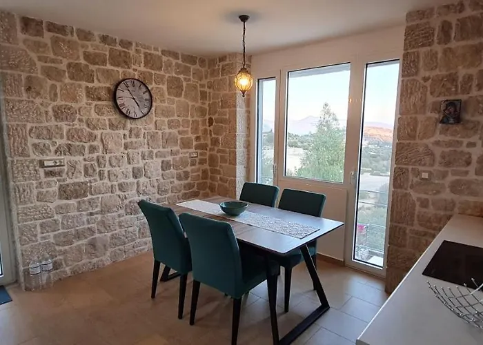 πέτρα, ελιά και λεβάντα *