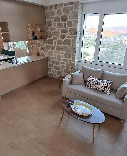 בית נופש πέτρα, ελιά και λεβάντα טולון