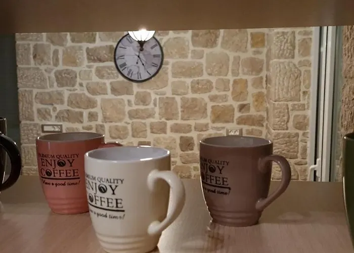 πέτρα, ελιά και λεβάντα בית נופש טולון