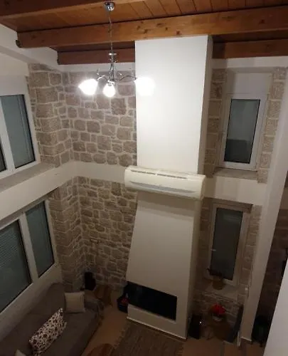 πέτρα, ελιά και λεβάντα בית נופש טולון