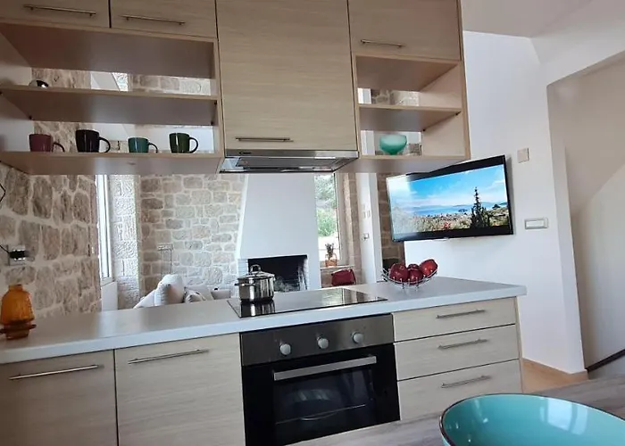 πέτρα, ελιά και λεβάντα Tolón