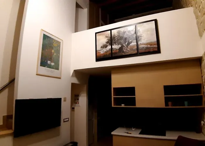 πέτρα, ελιά και λεβάντα טולון