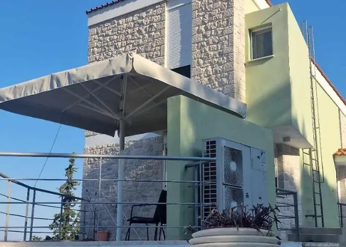 πέτρα, ελιά και λεβάντα טולון